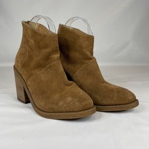 Steve Madden Shrines Suede Ankle boots Size 6